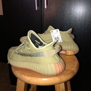 Yeezy boost 350 v2 sulfur